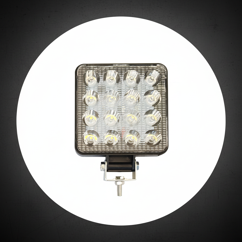 LED Халоген 48W на тъмен индустриален фон