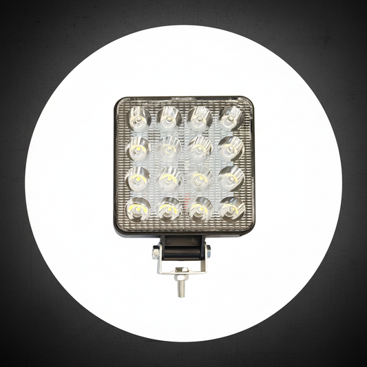 LED Халоген 48W на тъмен индустриален фон
